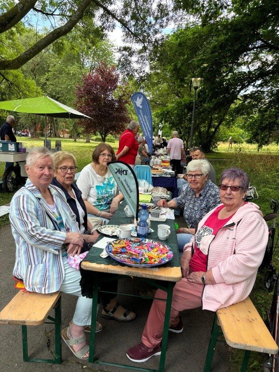 Lange Tafel im Wenge Park Lanstrop